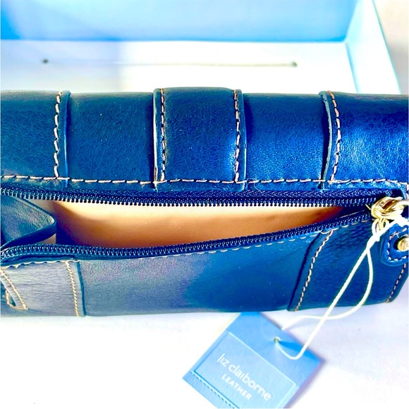 New Liz Claiborne Tri-fold - Picture 8 of 8
